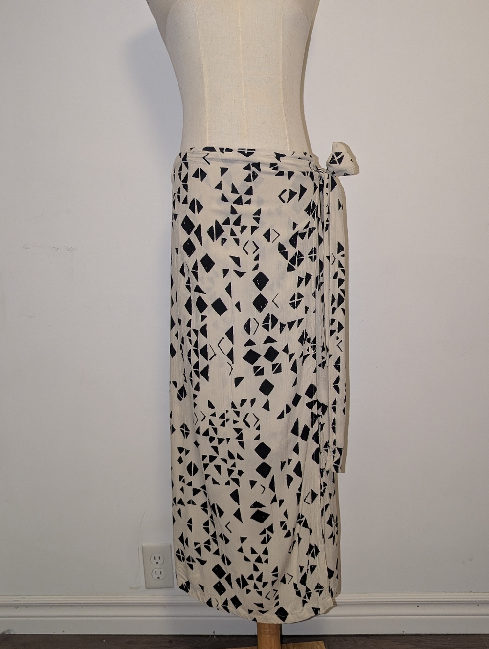 Black & Cream Geometric Wrap Skirt